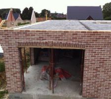 Pr&eacute;paration de la dalle de l'&eacute;tage.
Vue du dessus.