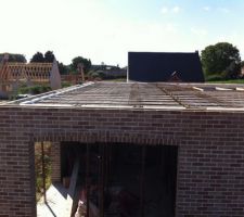 Pr&eacute;paration de la dalle de l'&eacute;tage.
Chainage / Ferraillage.