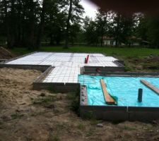 Pr&eacute;paration pour le coulage de la dalle.