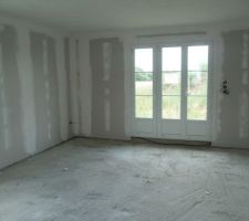 La salle à manger qui donne sur l'arrière