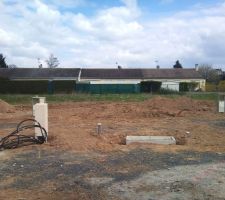 D&eacute;but de division des lots par le g&eacute;om&egrave;tre et pose des coffrets techniques.