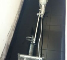 Pose de la robinetterie de la douche du RDC