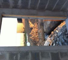 D&eacute;tails de ma&ccedil;onnerie au niveau de la porte de service