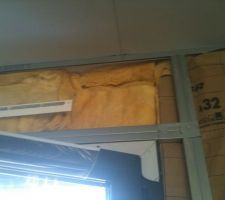 Par endroits, la laine de verre est posée à l'horizontal...