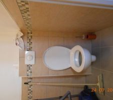 Faience dans pi&egrave;ce WC suspendu