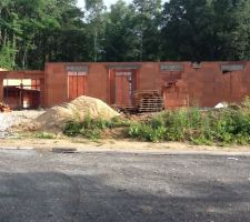 Murs de RDC mont&eacute;s