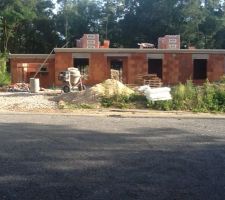 Corniches avant pos&eacute;es