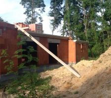 Corniches arri&egrave;re pos&eacute;es