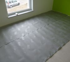 Pose sous couche Quick Step dans la chambre de Hugo