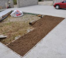 Remplissage de terre de la méga jardinière...