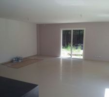 Peinture termin&eacute;e dans le salon