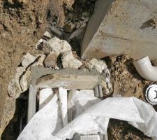 Coffrage de la rehausse autour de la sortie du drain