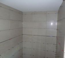 Salle d'eau du RDC carrelée