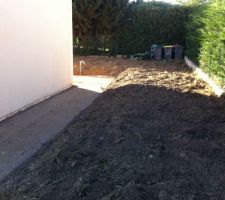 Préparation jupe béton autour de la maison