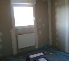 Chambre 2 pour le moment car l'étage n'est ps encore aménagé sinon ici ce sera un bureau avec dressing