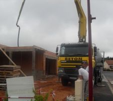Attente des 2 autres camions de béton ! ca bosse dure on dirait