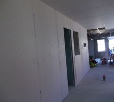 Couloir vue sur salle d'eau et notre chambre