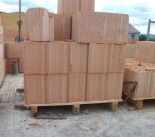 31 juillet, aper&ccedil;u sur une mezzanine encombr&eacute;e