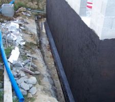 Cunette b&eacute;ton pour le drain.