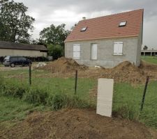 Tranchée erdf rebouchée et coffret (RMBT) en place ...