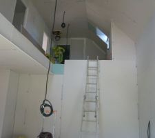 Vue sur le vide et la mezzanine