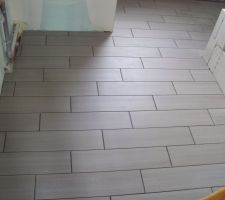 Carrelage du sol de la salle de bain