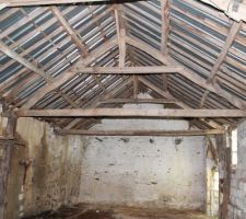 Aper&ccedil;u de l?int&eacute;rieur de la grange