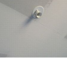 Finitions bandes au plafond tr&egrave;s moches...