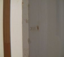 Huisserie flingu&eacute;e par un artisan.