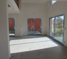 Coulage de la pré-chappe, tuyaux visibles