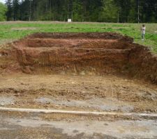 Terrain apr&egrave;s terrasement environ 500m3 de terre &eacute;vacu&eacute;s!