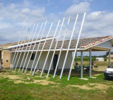 Préparation des rails alu pour réaliser la structure du photovoltaïque