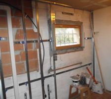 Pose des ossatures type optima, mais doubl&eacute;es pour plus de rigidit&eacute;.