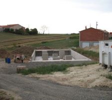 Les murs du sous-sol montent...