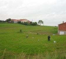 Le terrain est achet&eacute;, le ma&ccedil;on fait l'implantation