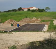 La dalle du sous-sol est pr&ecirc;te &agrave; &ecirc;tre coul&eacute;e