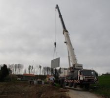 Montage de la cave en pr&eacute;fabriqu&eacute; b&eacute;ton