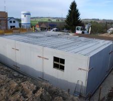 Montage de la cave en préfabriqué béton