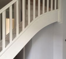 Pose de la sous couche spéciale laque pour l'escalier