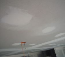 D&eacute;tail plafond apr&egrave;s pon&ccedil;age