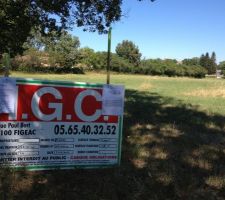 Affichage sur le terrain.