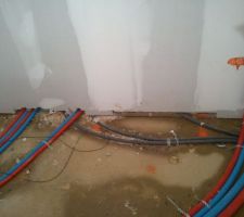 L'eau s'est infiltr&eacute;e un peu partout dans la maison