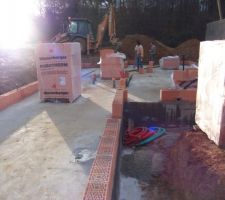 Tout est all&eacute; tr&egrave;s vite, c'est la premi&egrave;re photo que j'ai pu prendre, je n'ai m&ecirc;me pas pu voir le d&eacute;but de la construction.