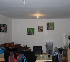 Avec quelques cadres on se sent déjà plus comme chez nous...........