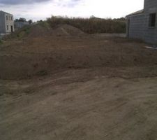 Terrassement de notre terrain, vu de coté.