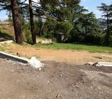 Photo prise en mai dernier: entr&eacute;e du garage ....