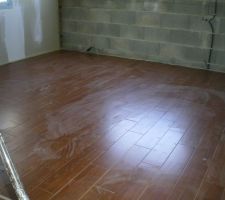 Carrelage immitation parquet dans la chambre