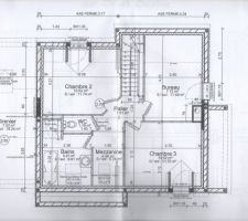 La mezzanine n'est plus existente la sdb est beaucoup plus grande avec un velux de 135X90 il est en longeur la chambre a egalement ete legerement agrandie