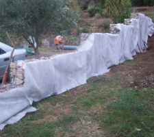 Pose d'un g&eacute;otextile