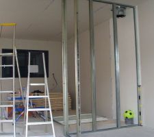 Cloison cuisine pour incorporer des armoires